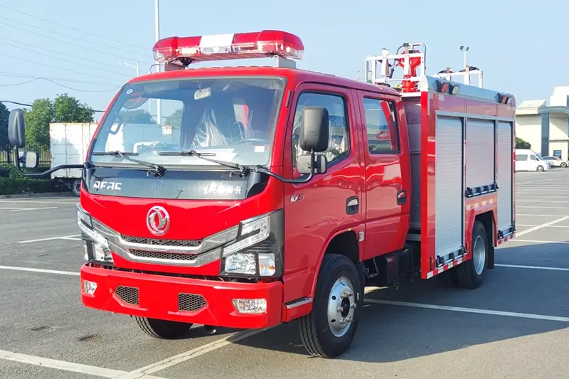 Torrt pulver och skum kombinerad brandbil