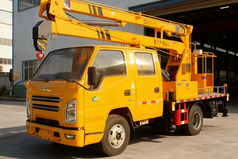 Arbetstruck med medellång ledad bom